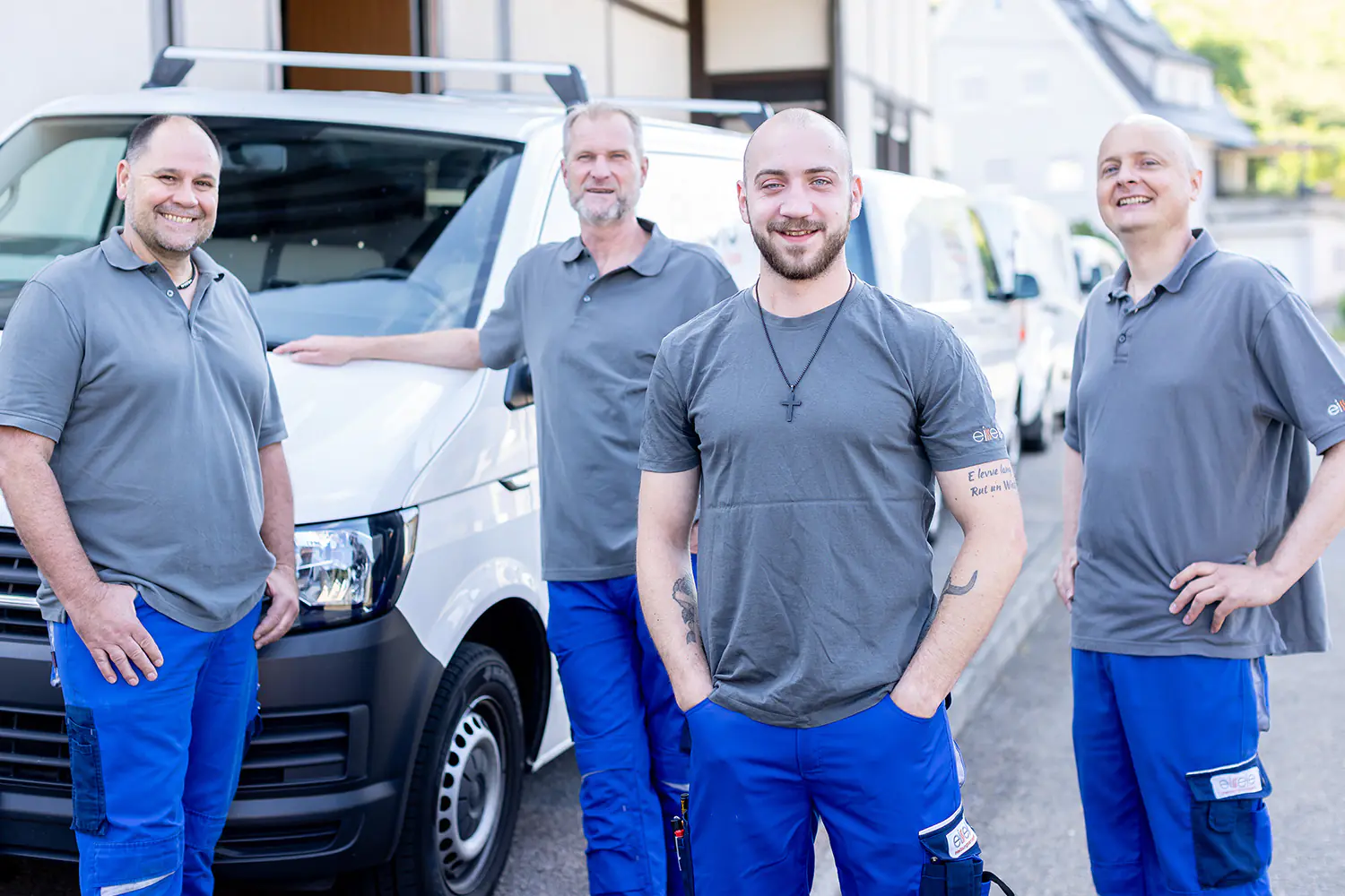 eissele heizungsanlagen team vor firmenfahrzeugen terminvereinbarung v2